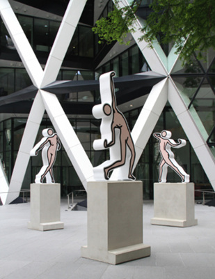 줄리안 오피, 런던시내에 조각 설치